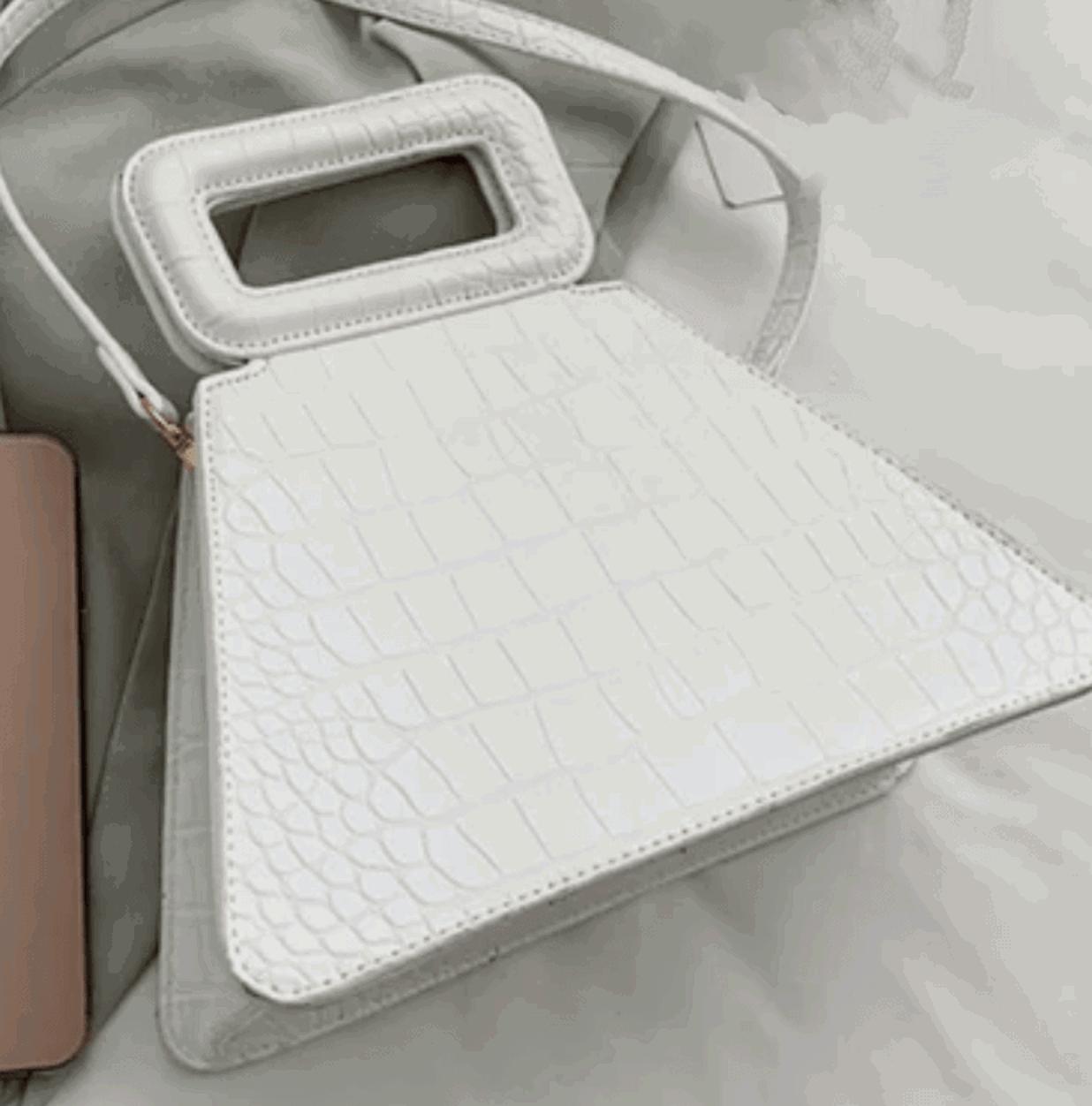 Crocodile Pyramid Handbag - Maily's Classic Accessories