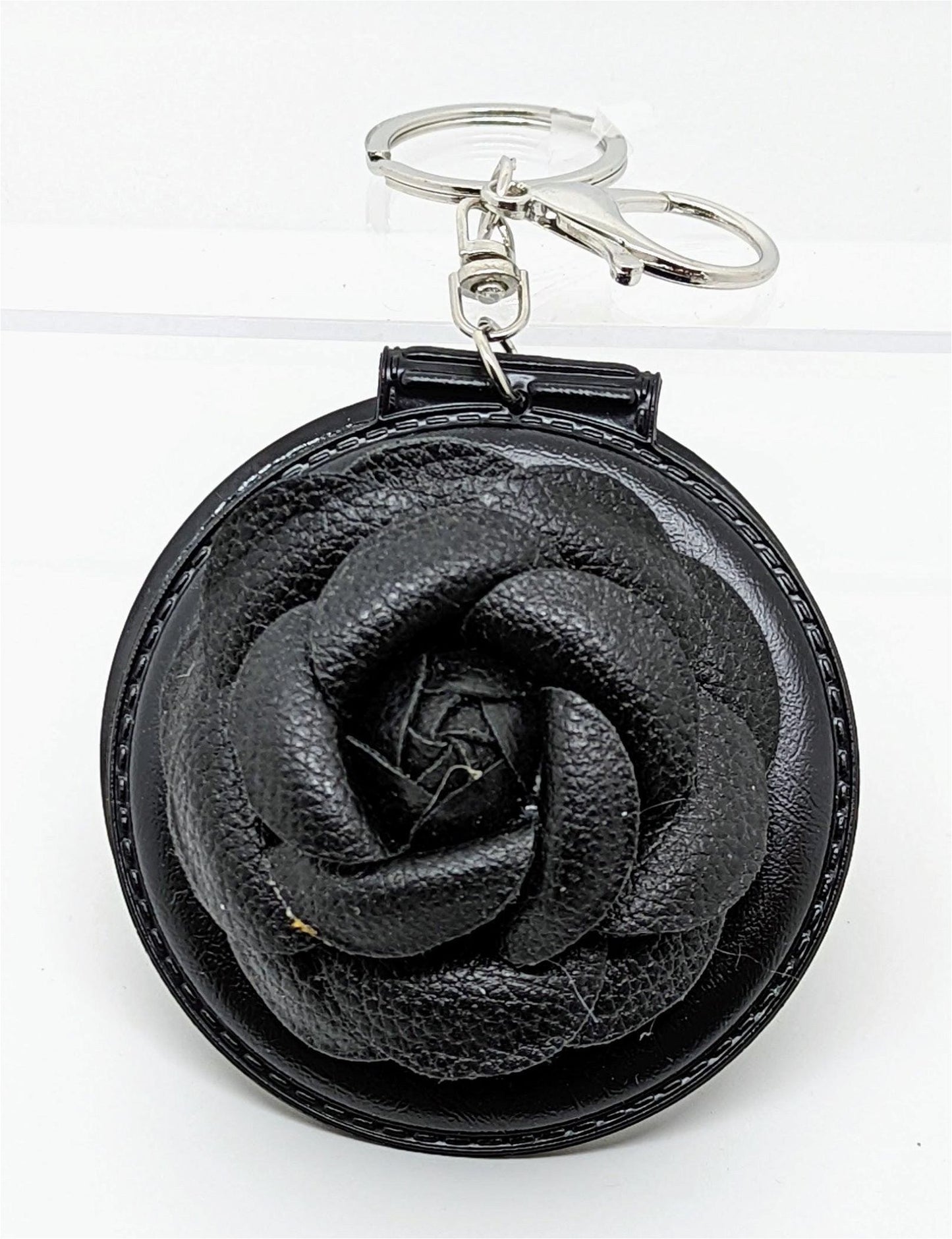 Elegant Rose Keychain - Maily's Classic Accessories