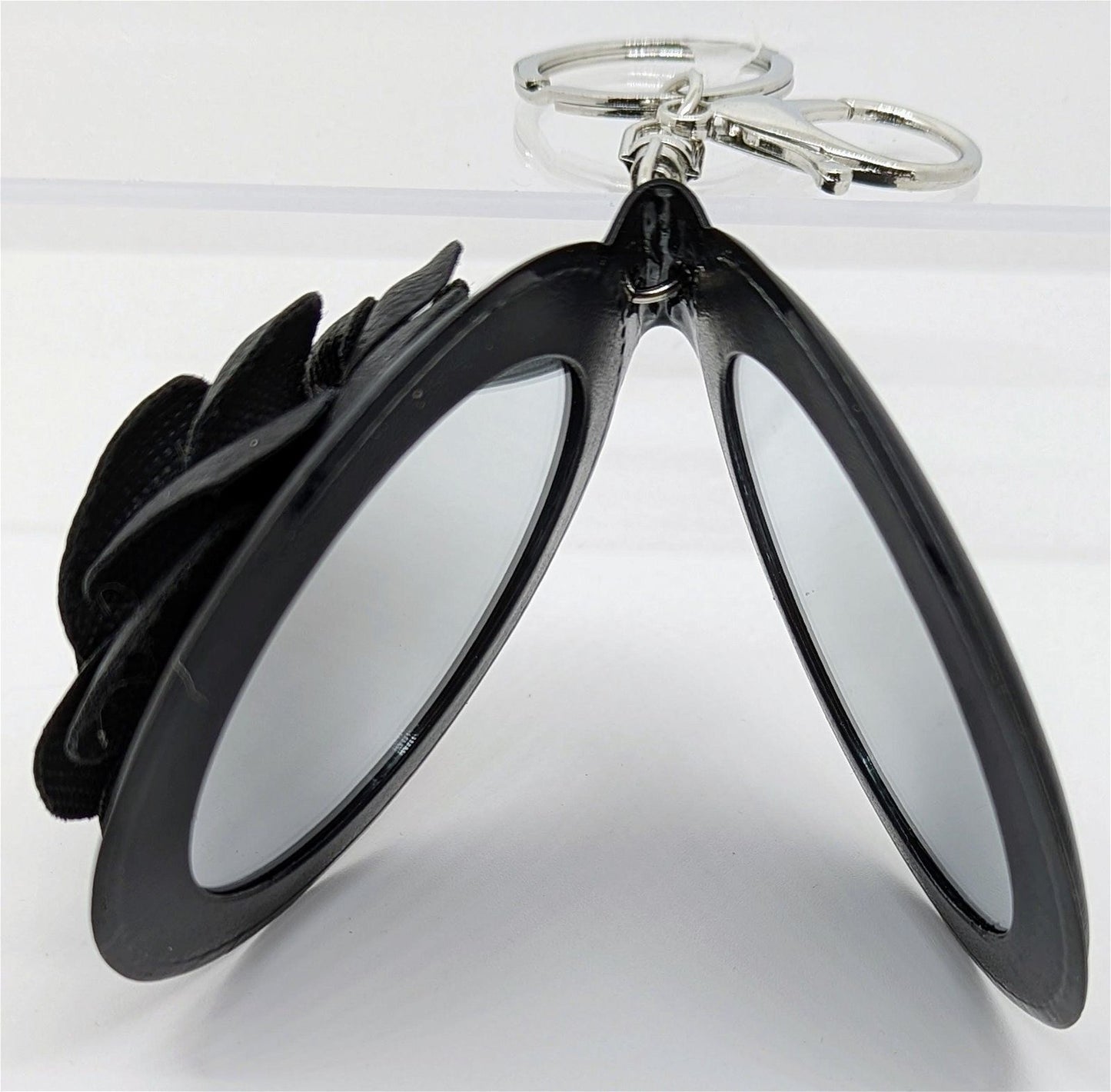 Elegant Rose Keychain - Maily's Classic Accessories