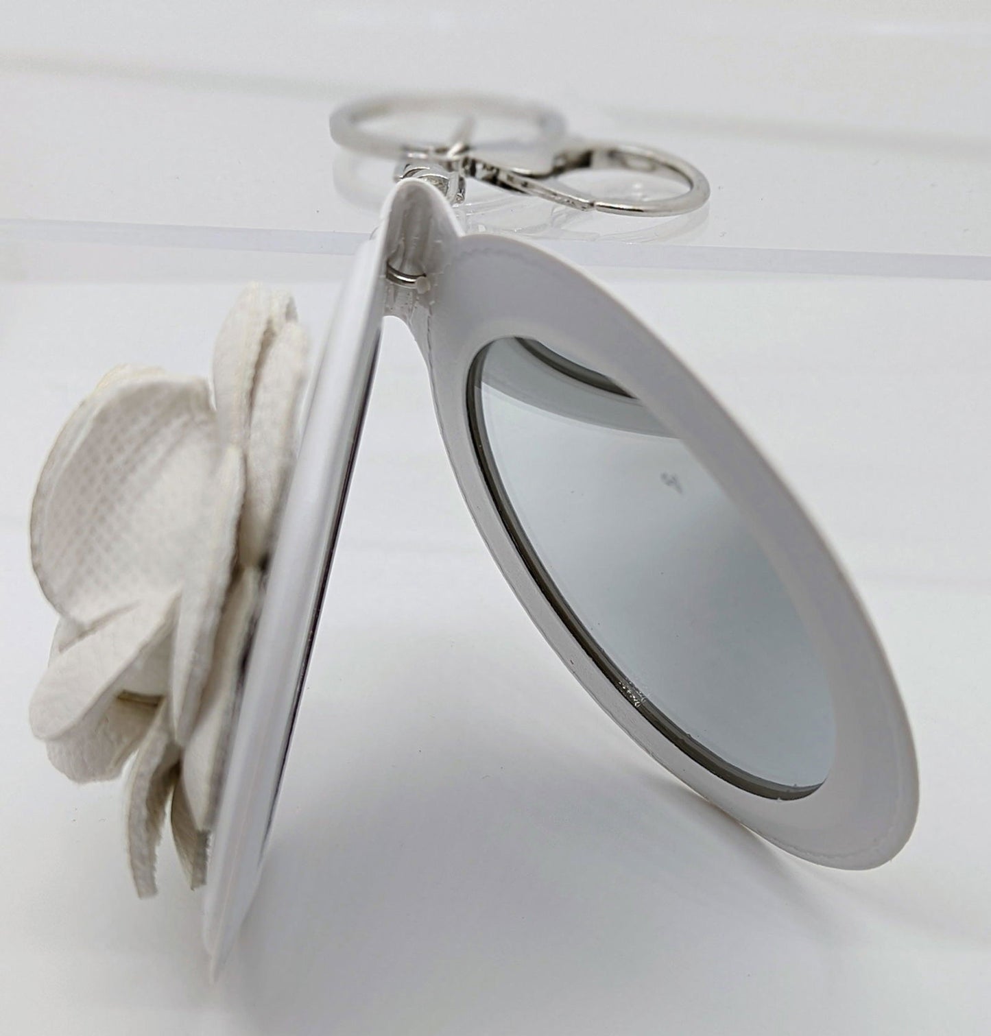 Elegant Rose Keychain - Maily's Classic Accessories