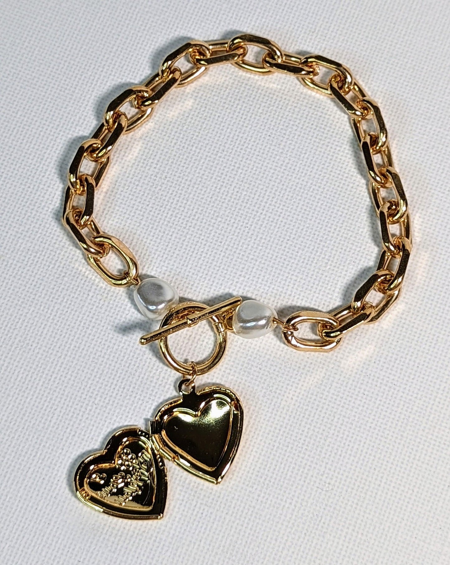 Heart on the Hand - Maily's Classic Accessories