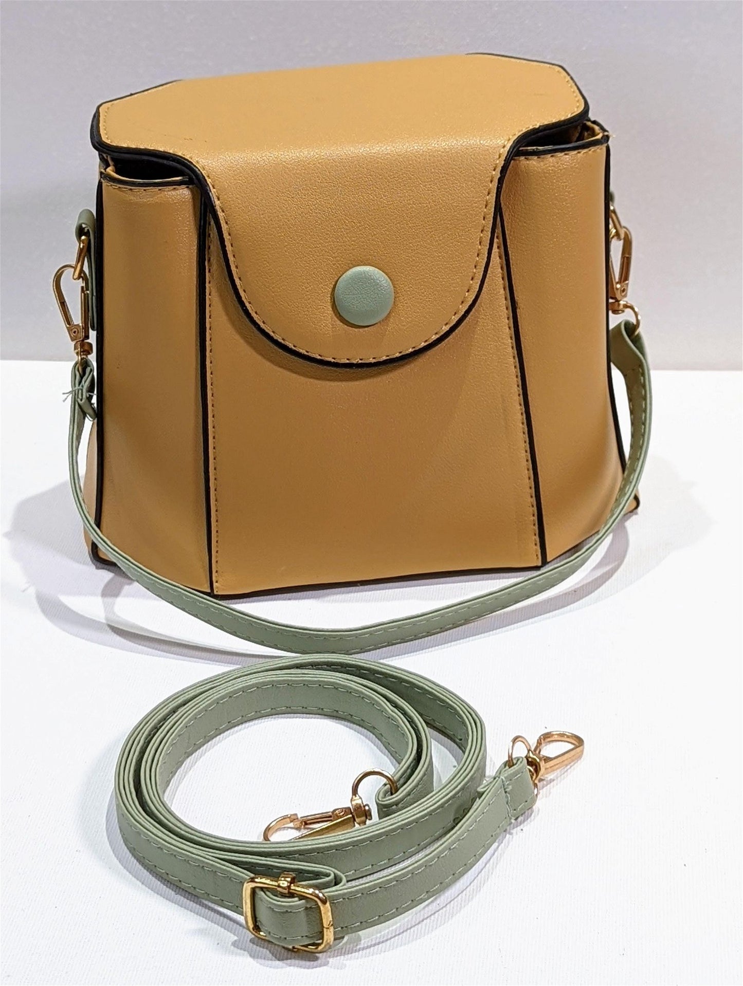 The Photographer - Maily's Classic Accessories