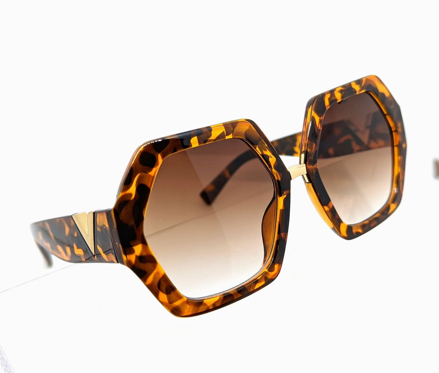 The V Shape - Maily's Classic Accessories