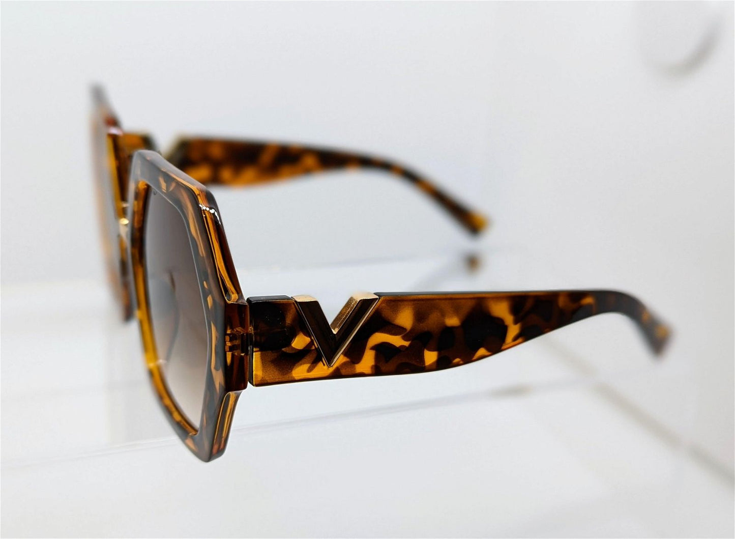 The V Shape - Maily's Classic Accessories
