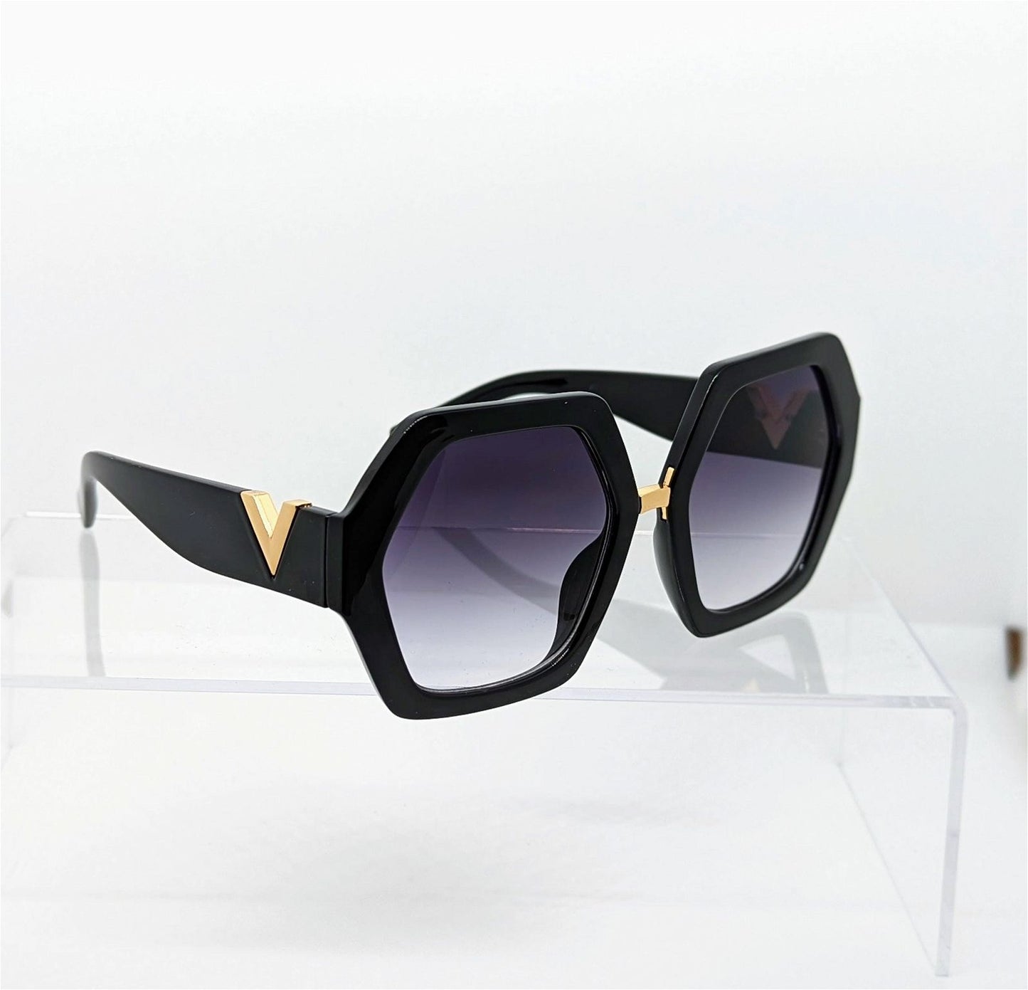 The V Shape - Maily's Classic Accessories
