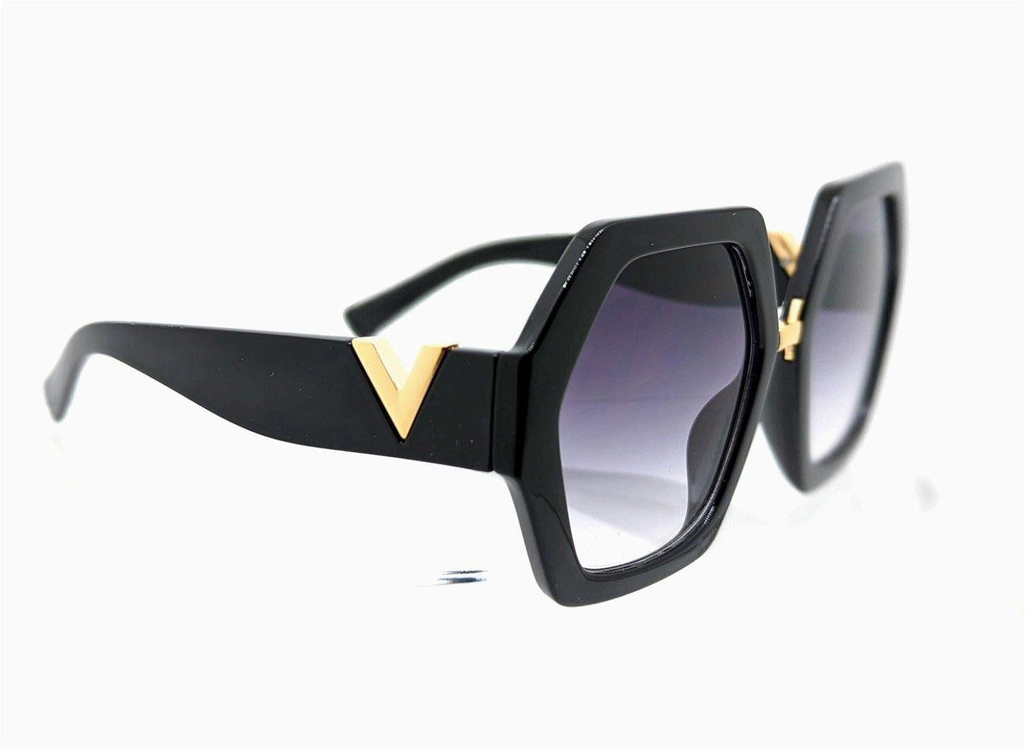 The V Shape - Maily's Classic Accessories